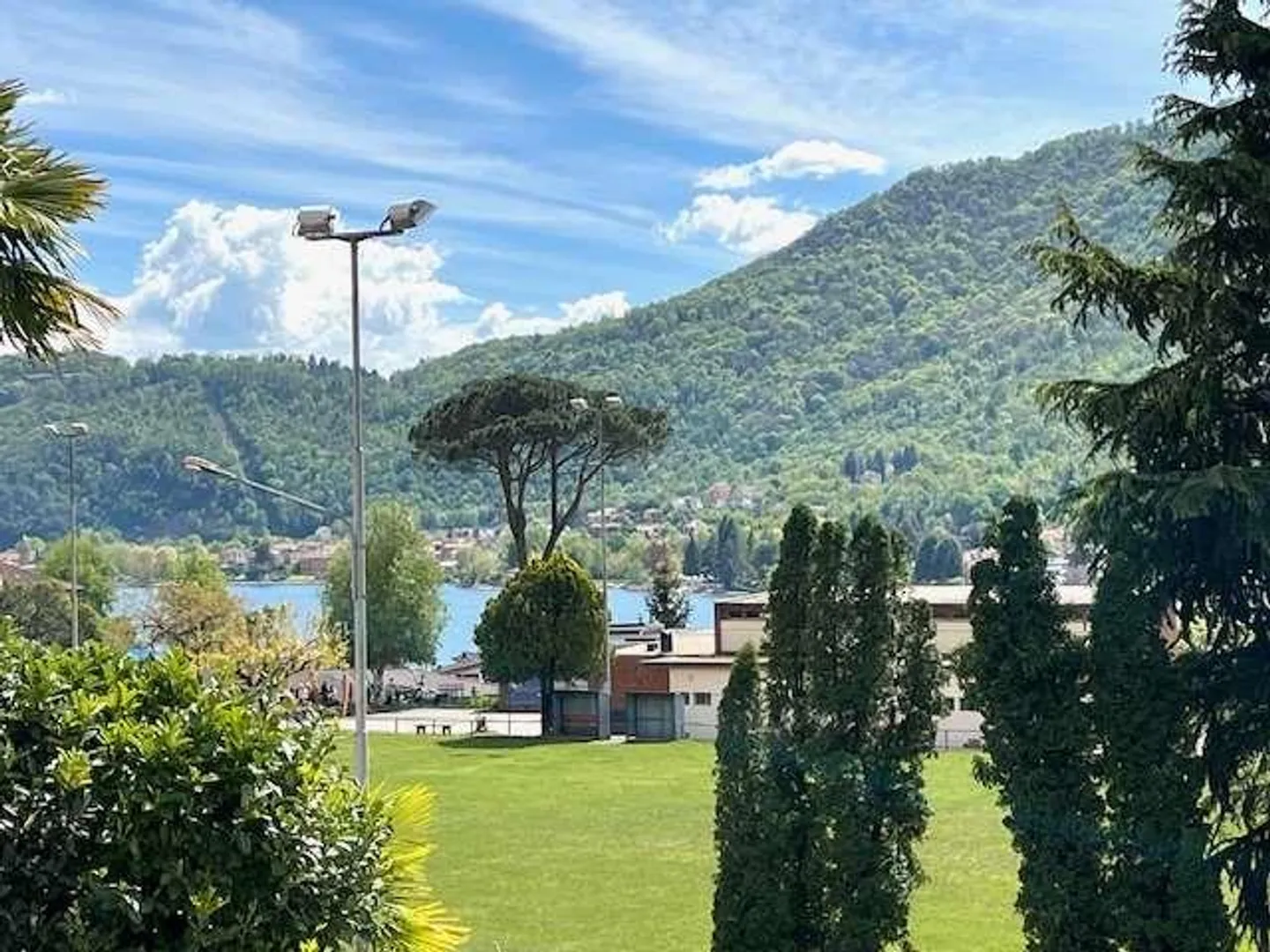 Appartamento con terrazza e giardino - Foto 1 di 13