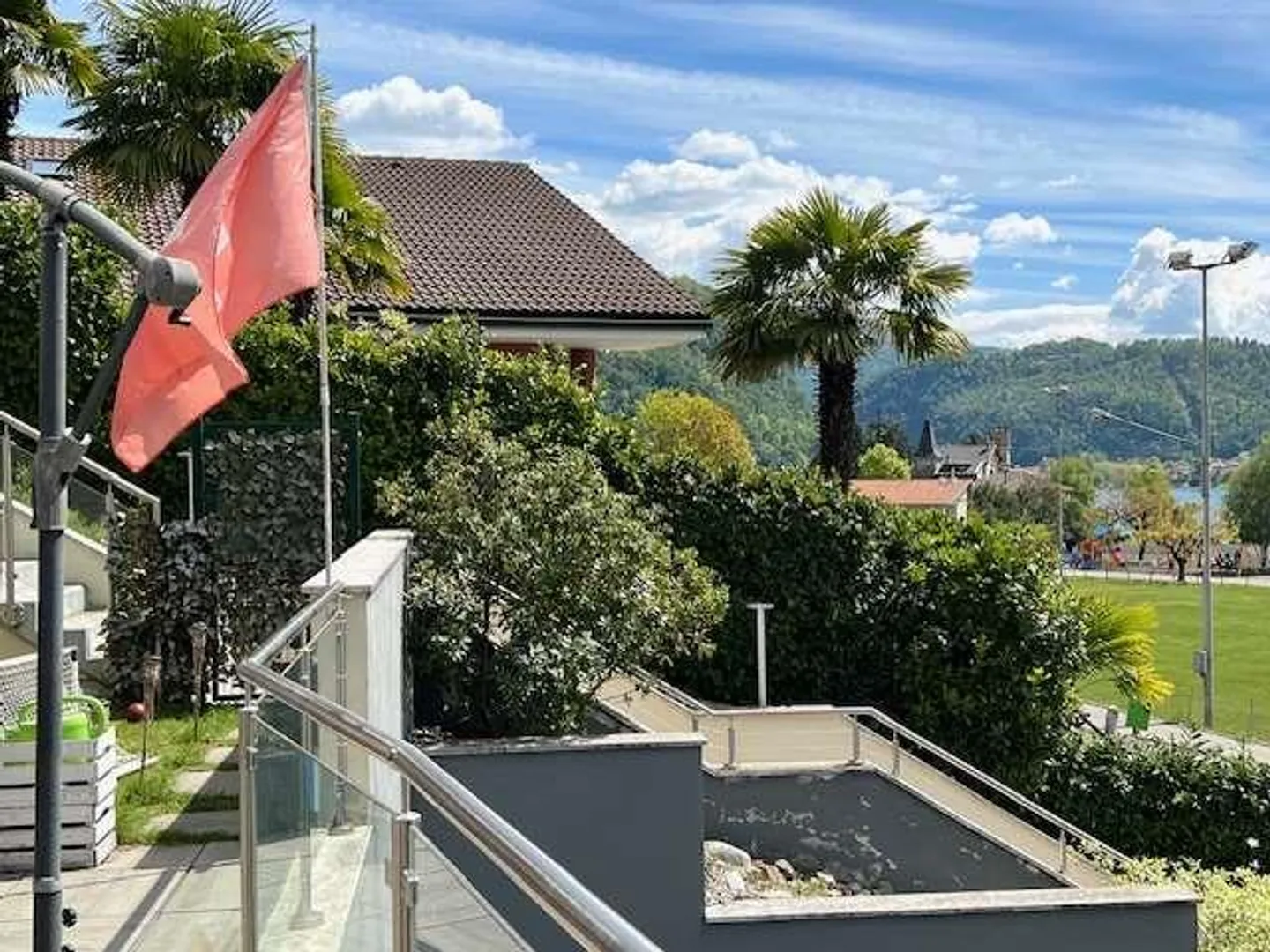 Appartamento con terrazza e giardino - Foto 2 di 13