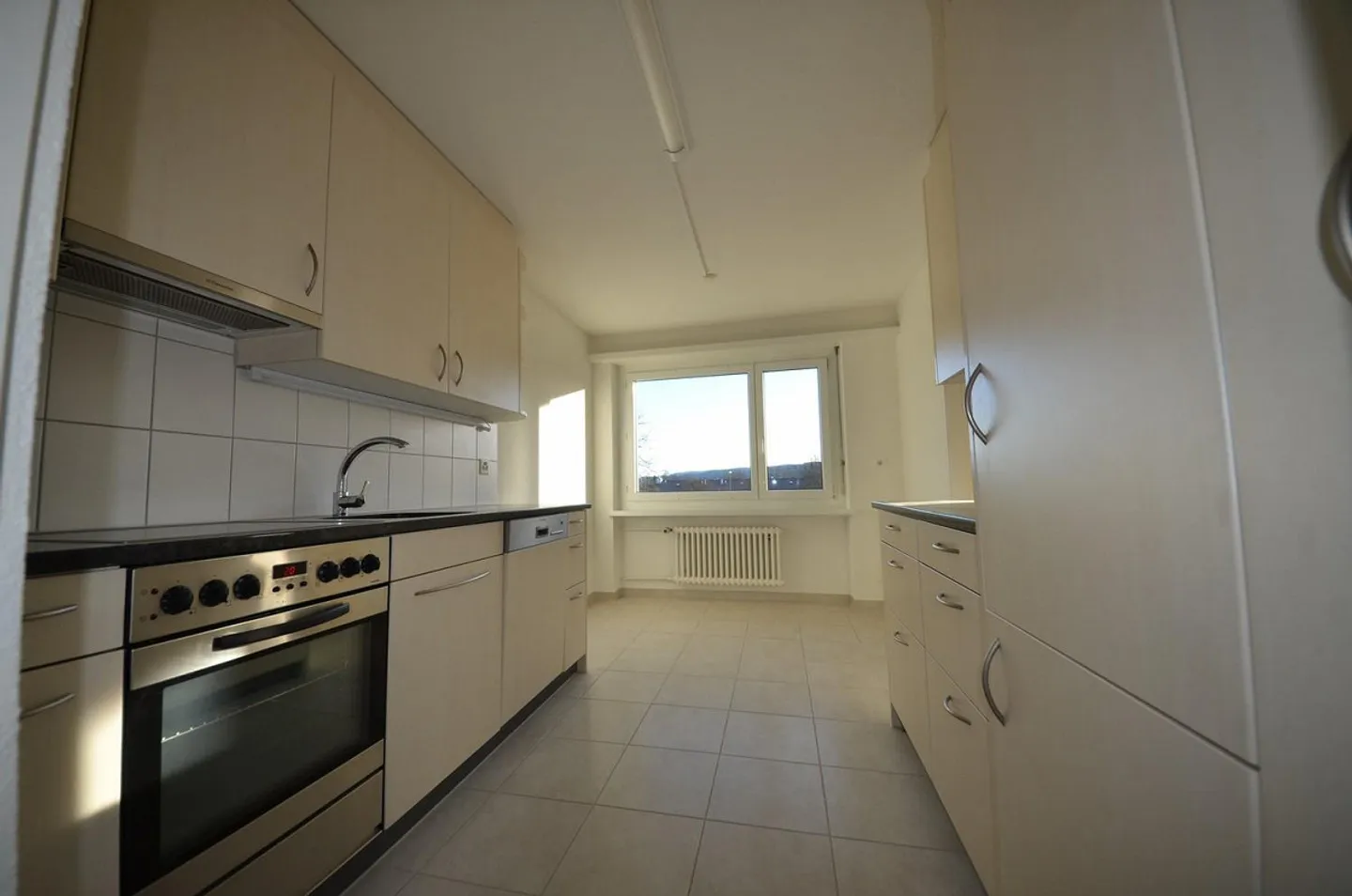 Great apartment with sunny balcony - Photo 3 of 6