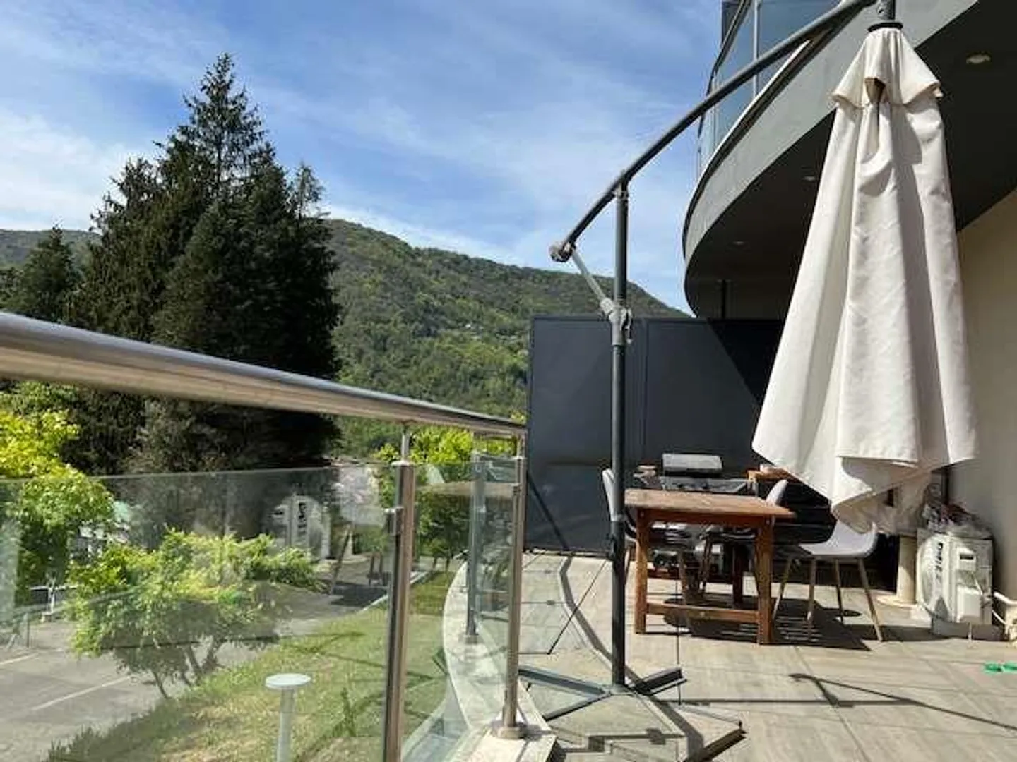 Appartamento con terrazza e giardino - Foto 11 di 13