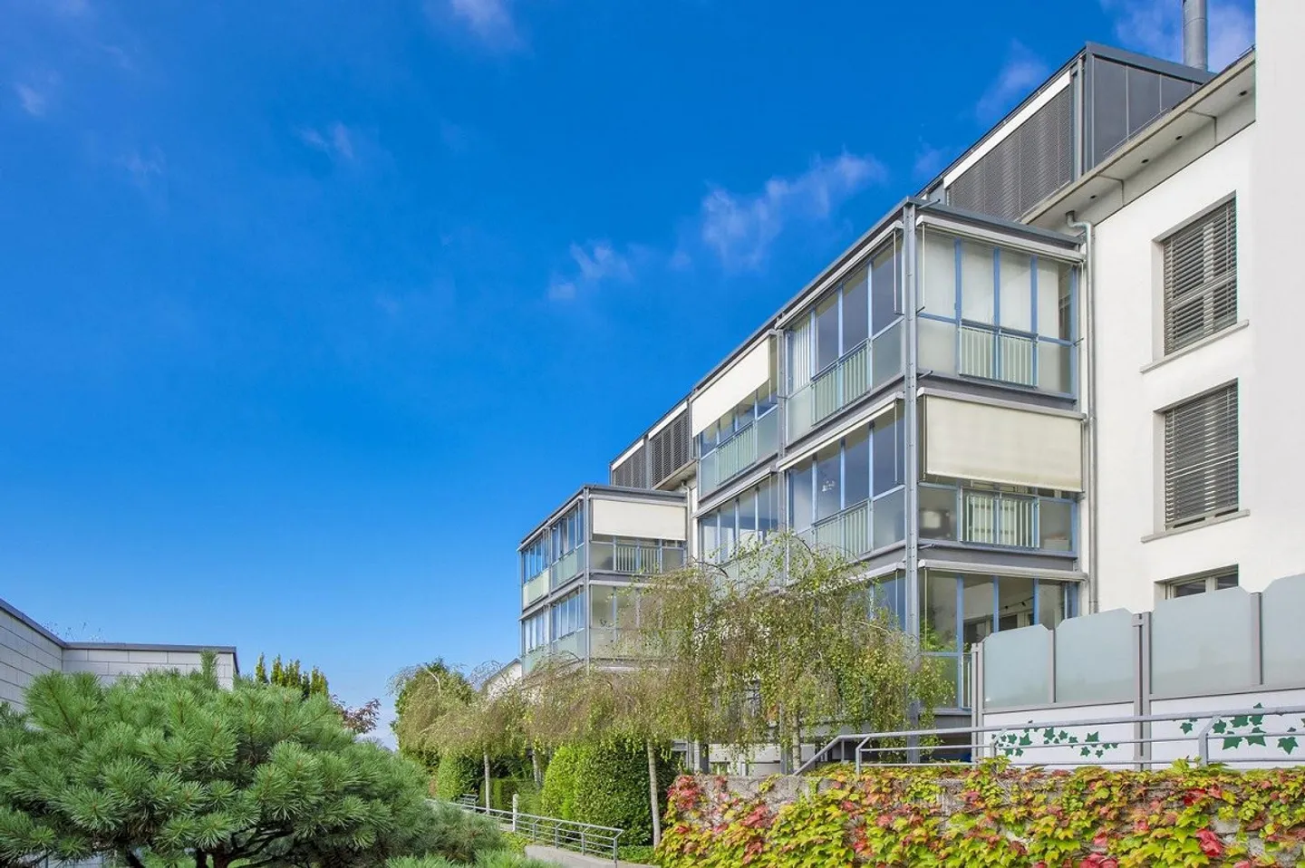 Sunny 4.5-room apartment on the ground floor awaits you! - Photo 1 of 6