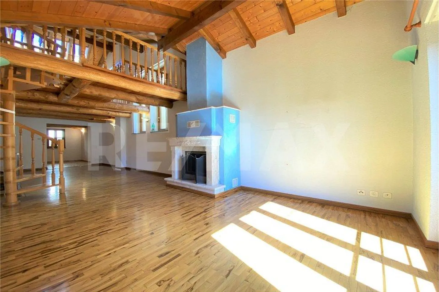 Maison spacieuse avec cave à vin à deux pas du lac - Photo 2 sur 13