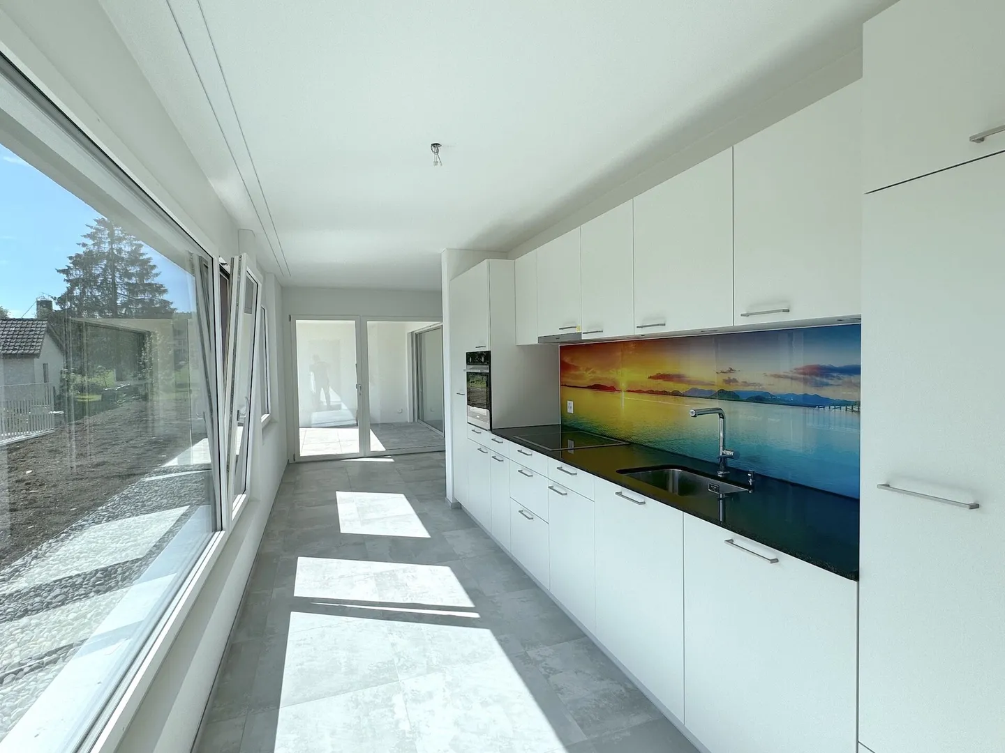 APPARTEMENT SPACIEUX AU REZ-DE-CHAUSSÉE AVEC ESPACE DE SEJOUR COUVERT - Photo 1 sur 8