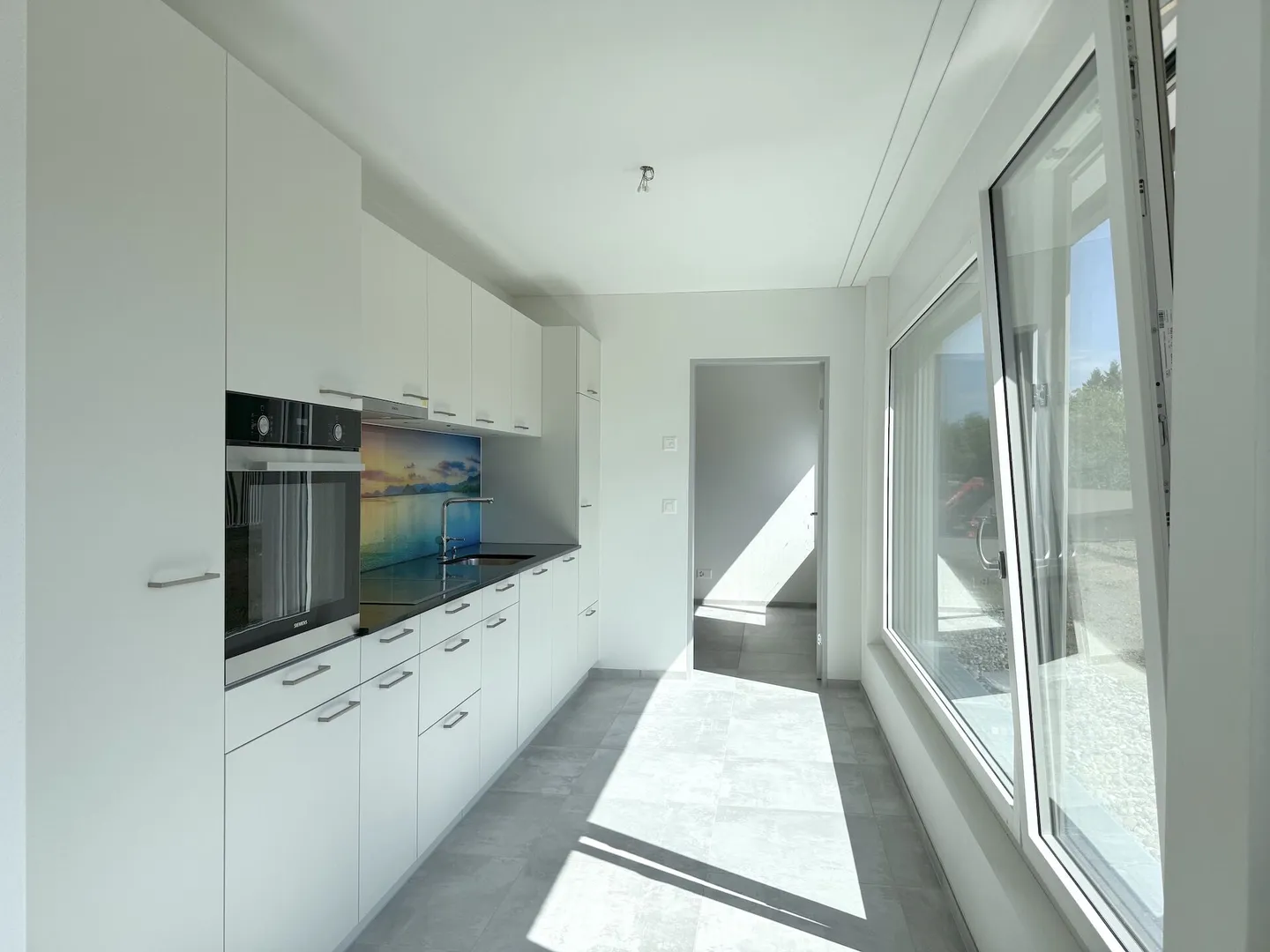 APPARTEMENT SPACIEUX AU REZ-DE-CHAUSSÉE AVEC ESPACE DE SEJOUR COUVERT - Photo 6 sur 8