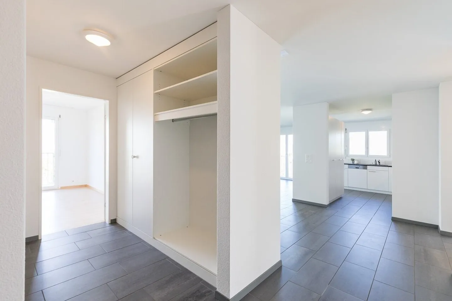 Appartement 3½ pièces situé au calme, 91,8 m2 - Photo 3 sur 9