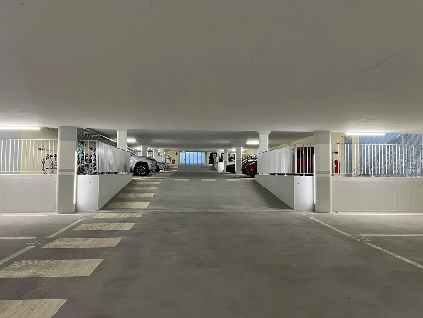 Posti auto spaziosi e moderni in affitto - Foto 2 di 4