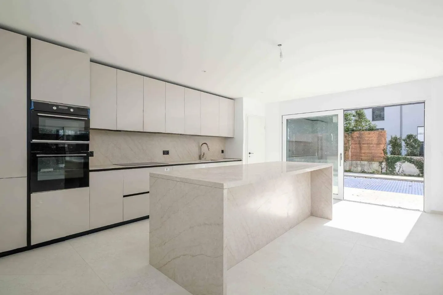 EXCLUSIVE - Magnificent renovated single-family villa in HPE standard - Photo 2 of 8