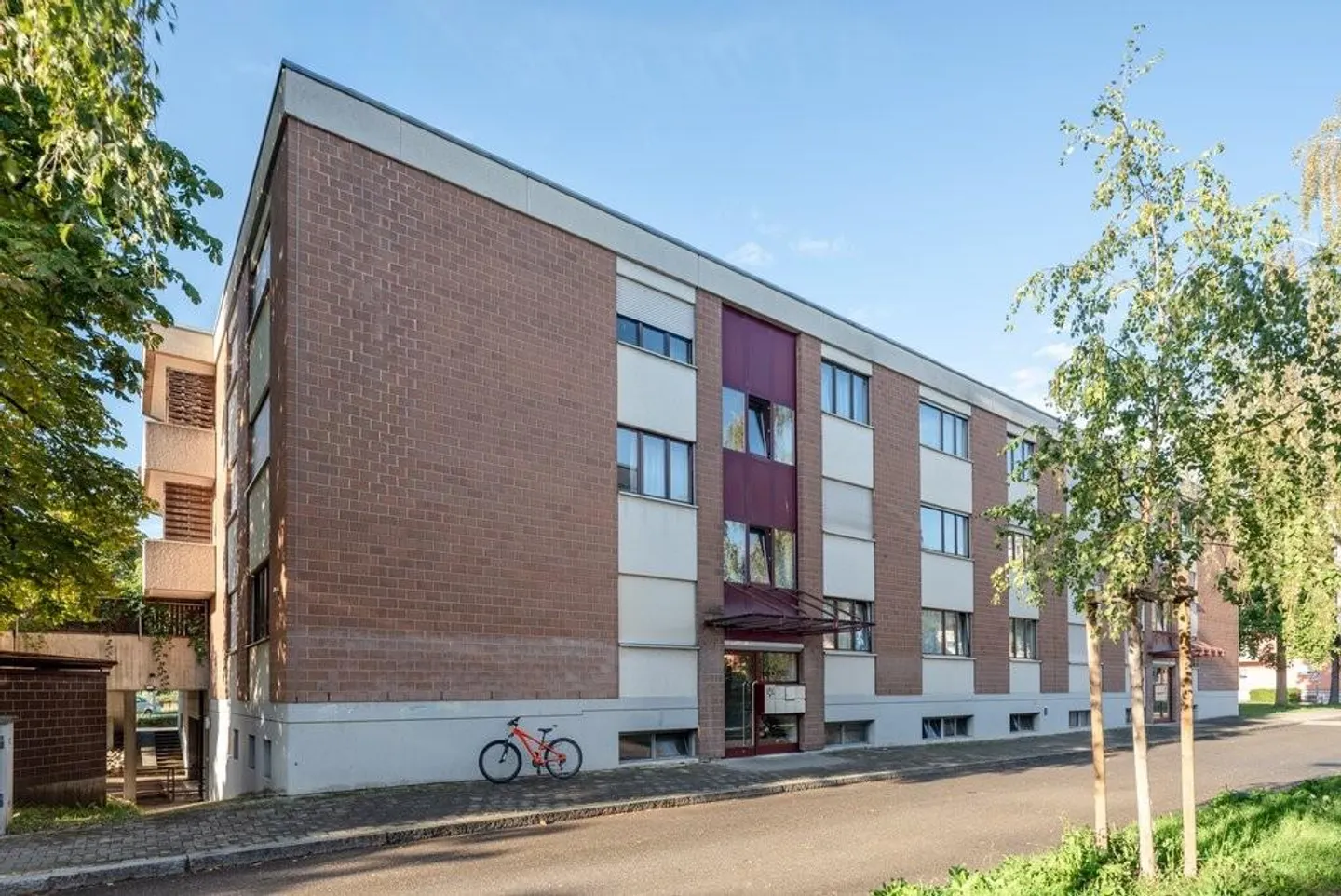 Parkplatz in Nidau Verfügbar - Foto 1 von 1