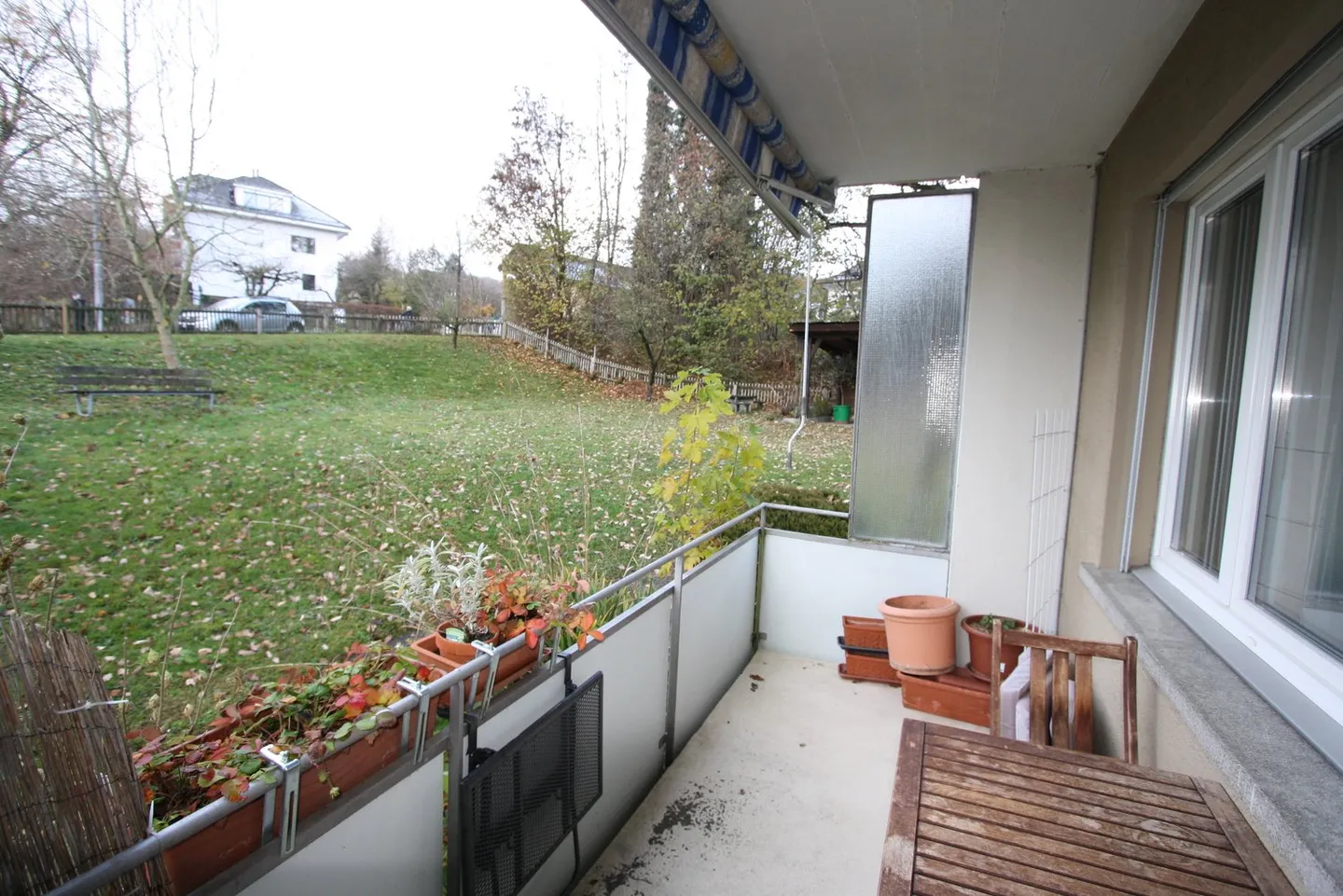 Charmante appartement 4 pièces avec balcon dans un endroit calme Liebefeld - Photo 2 sur 15