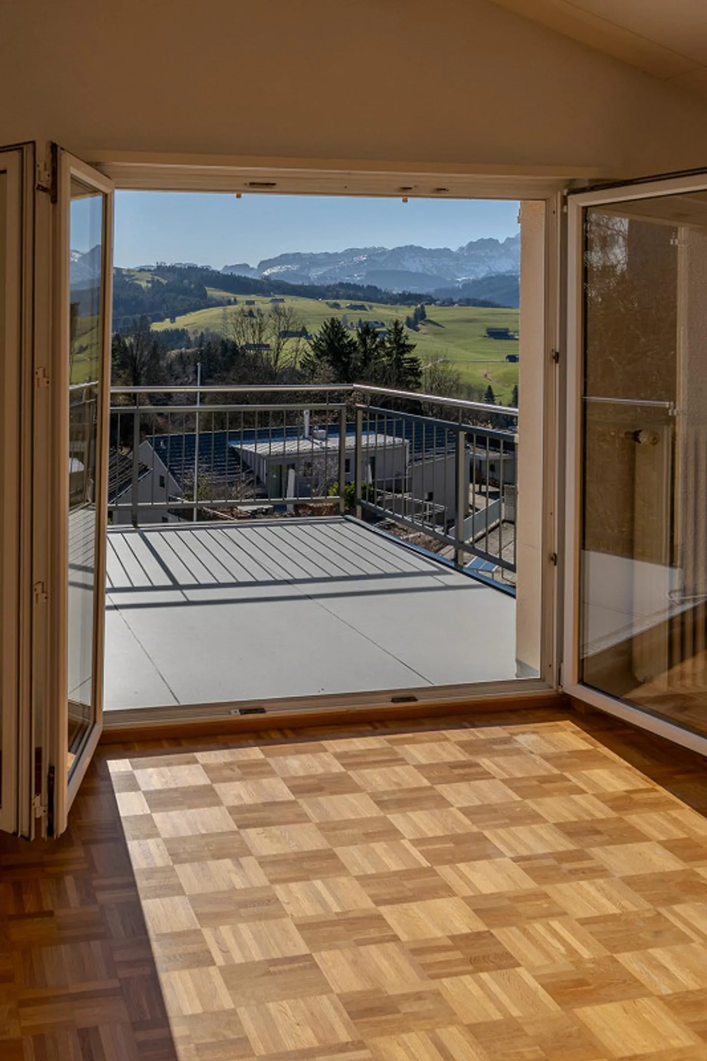 Aussergewöhnliches Penthouse mit Aussicht - Foto 1 von 14