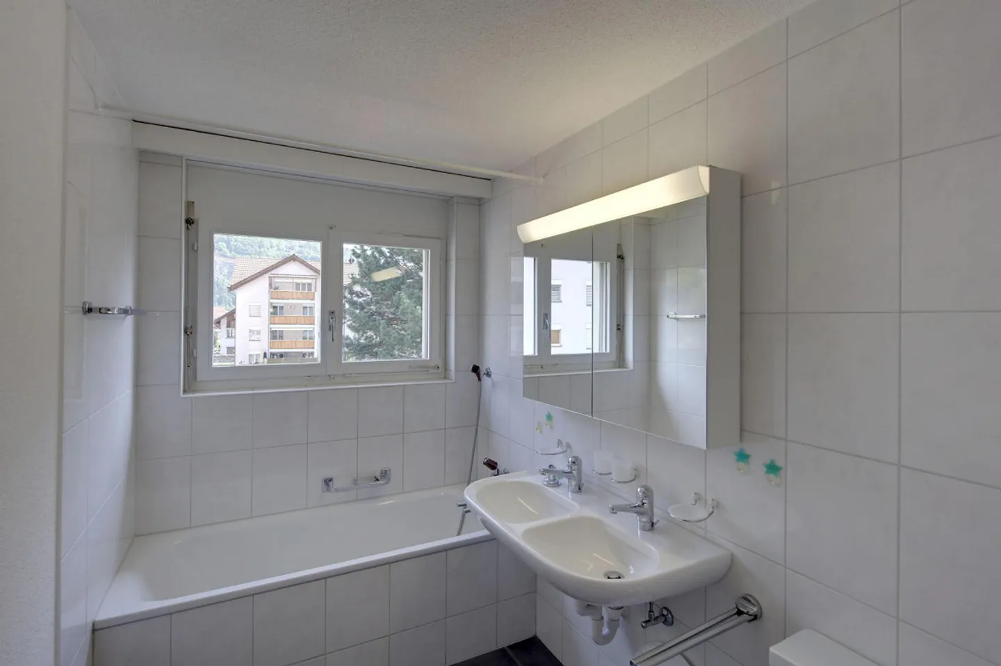 gut geschnittene Wohnung mit Chemineé - Foto 3 von 13