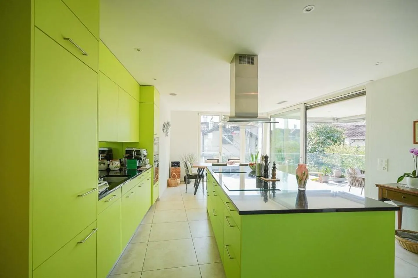 Stylish living in the best central location: Large 3.5 or 4.5 room apartment - Photo 3 of 13