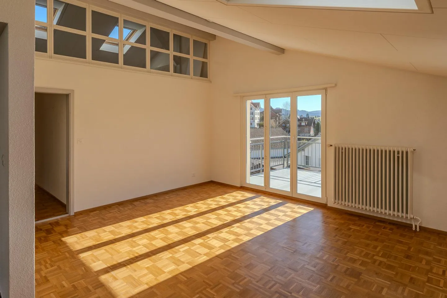 Aussergewöhnliches Penthouse mit Aussicht - Foto 2 von 14