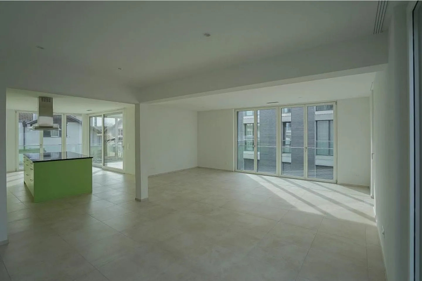 Stylish living in the best central location: Large 3.5 or 4.5 room apartment - Photo 6 of 13