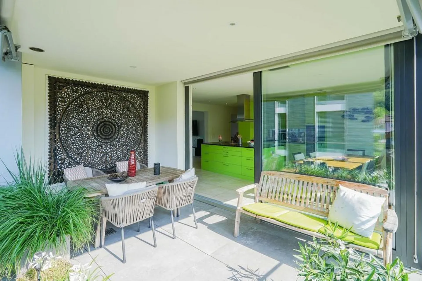 Stylish living in the best central location: Large 3.5 or 4.5 room apartment - Photo 9 of 13