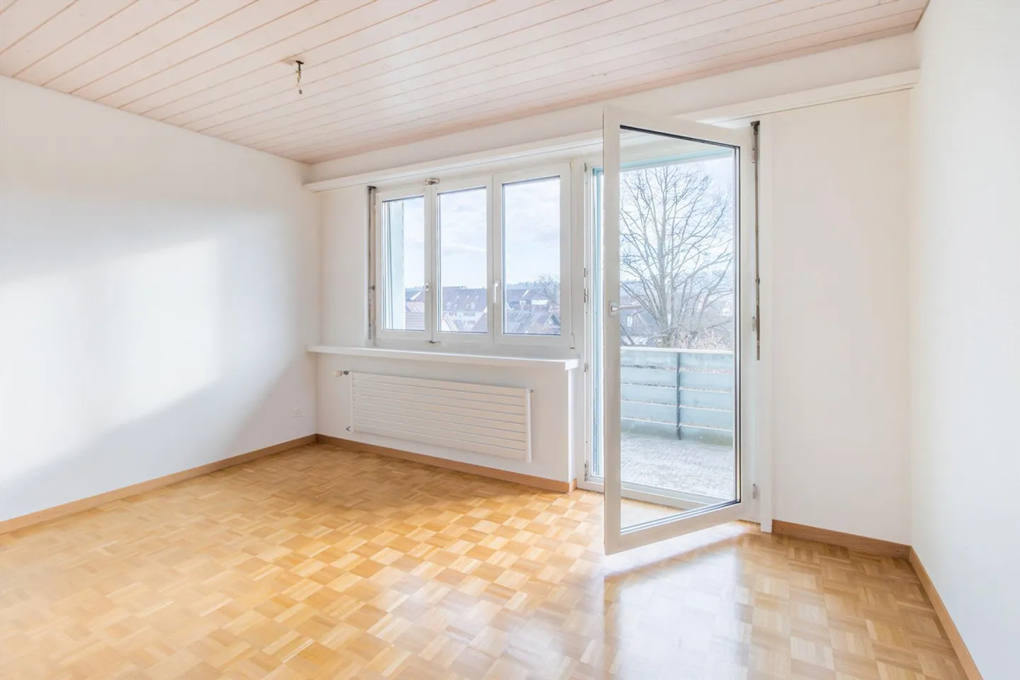 Living with a view - Photo 4 of 14