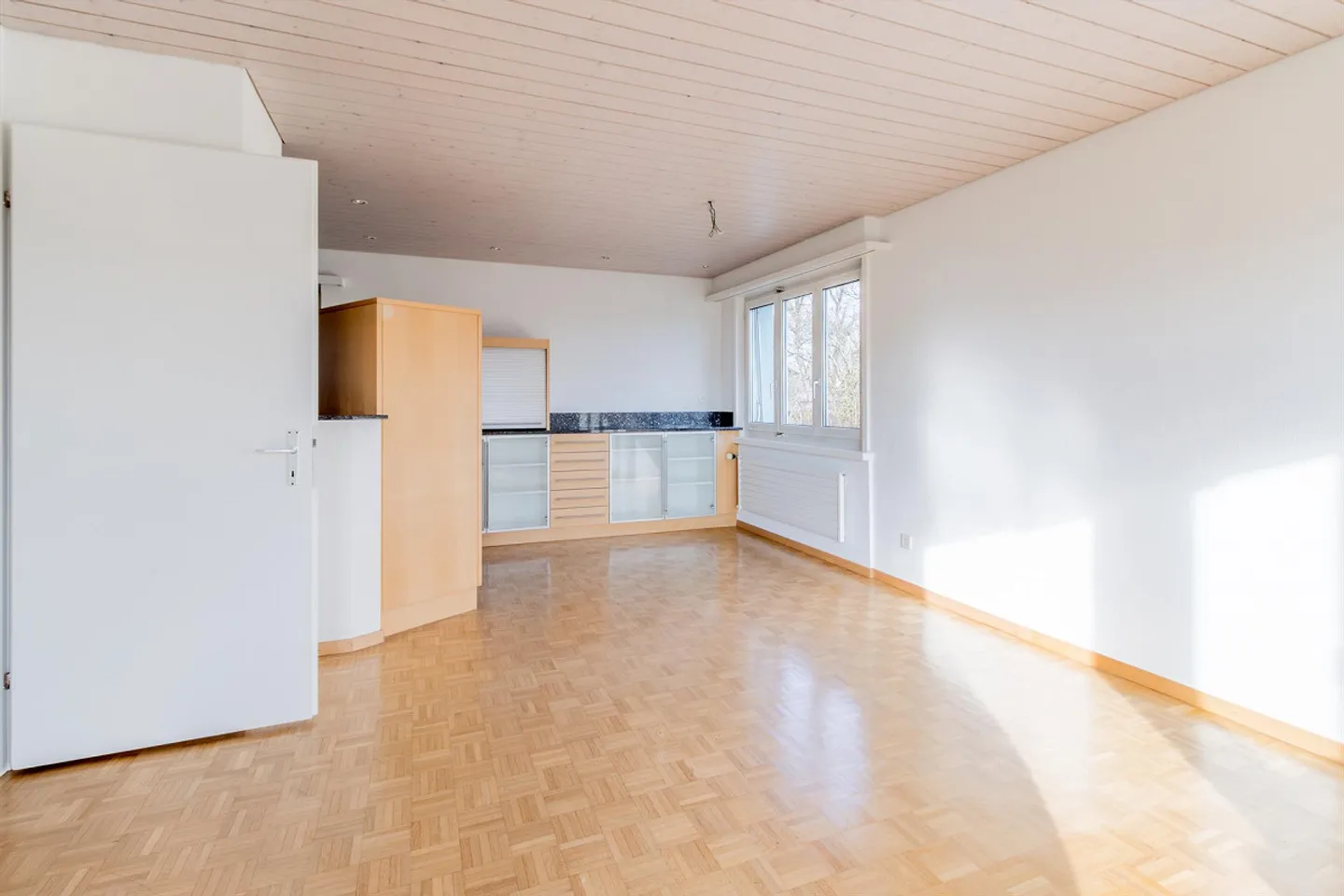 Living with a view - Photo 5 of 14