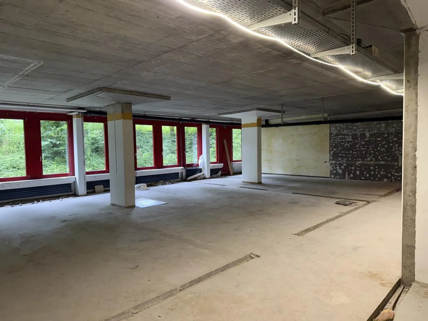 Espace de bureau dans un emplacement intéressant à Kleinhünigen - Photo 2 sur 3