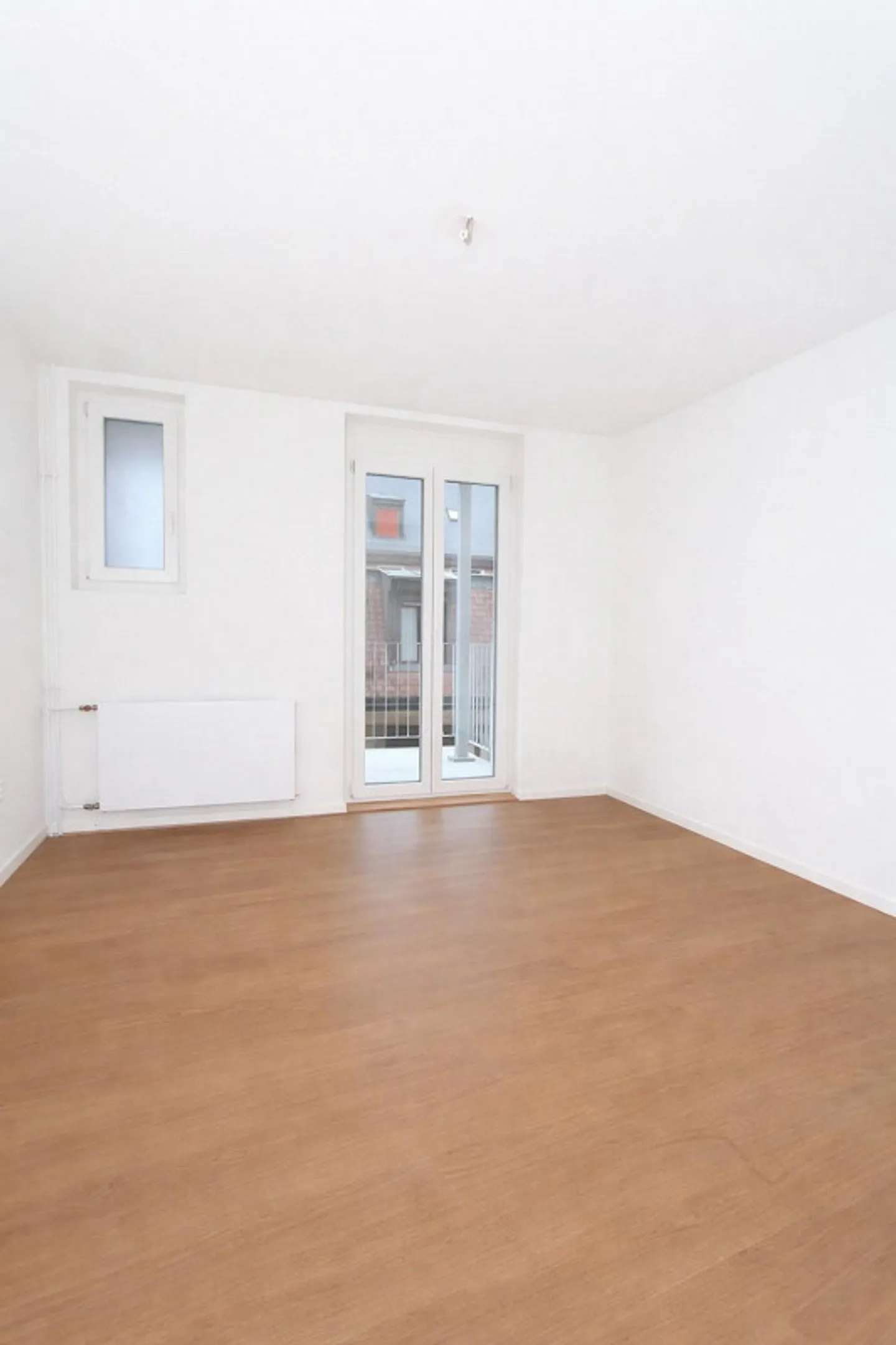 Stylish 2-room apartment with balcony - old building charm in a prime location near Manesseplatz - Photo 3 of 7