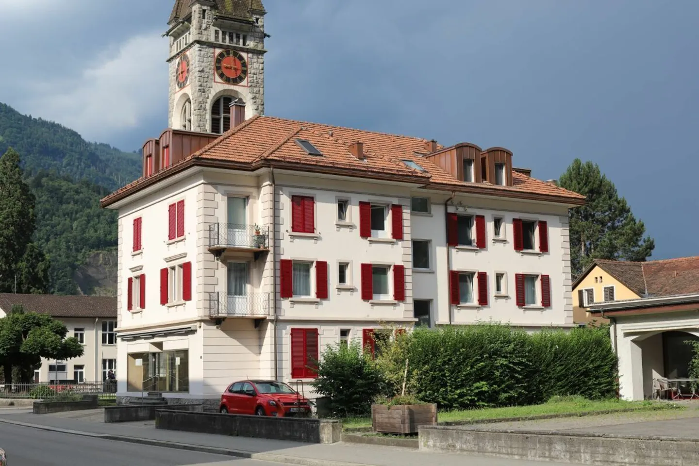 Commercial space for rent in a central location - Photo 2 of 3