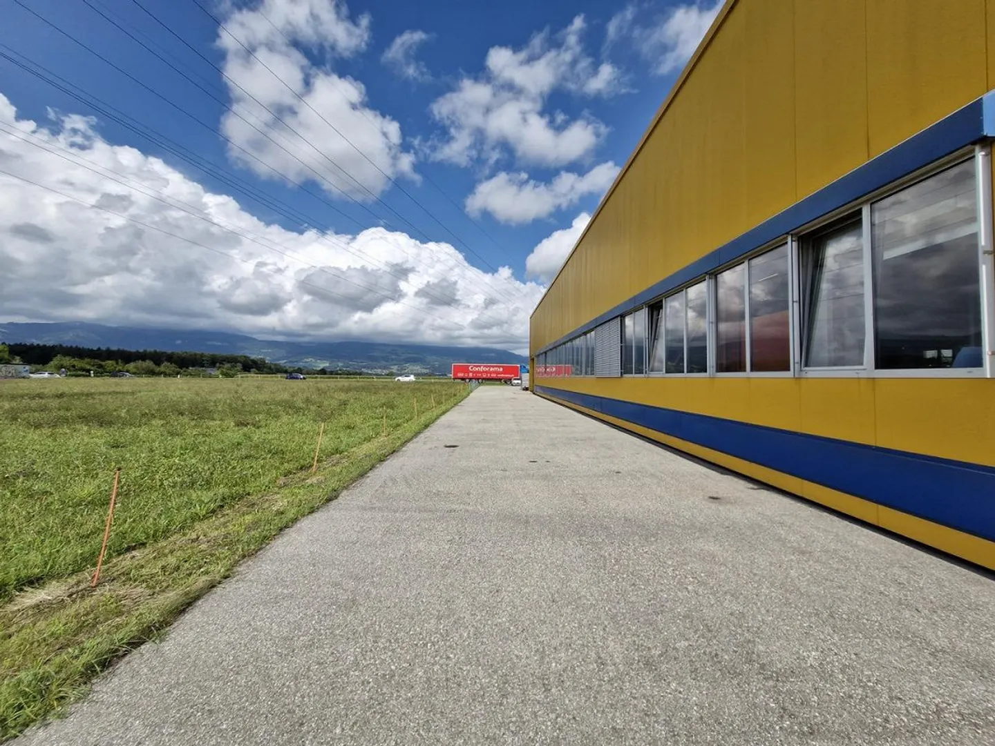 Paved outdoor area as sales or storage space - Photo 3 of 4