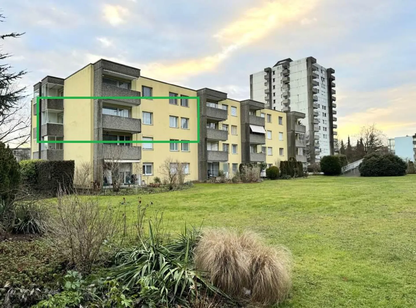 111m² 4.5-room family apartment: 2 balconies, 2 bathrooms, lift, underground garage - Photo 1 of 29