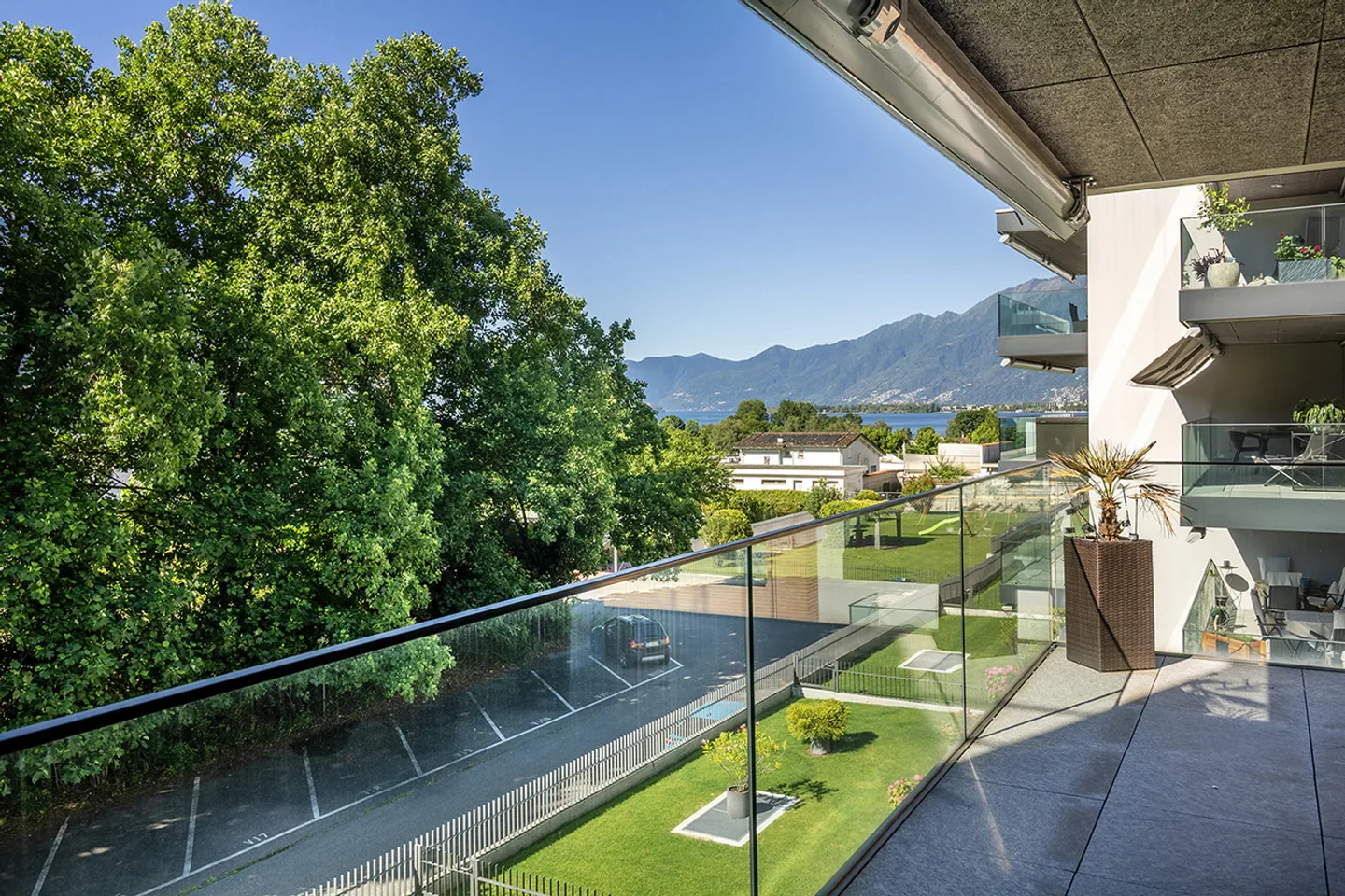 Beautiful apartment with terrace and lake view - Photo 1 of 12