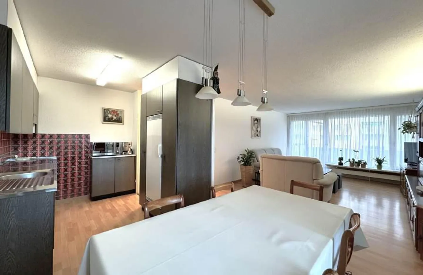111m² 4.5-room family apartment: 2 balconies, 2 bathrooms, lift, underground garage - Photo 6 of 29