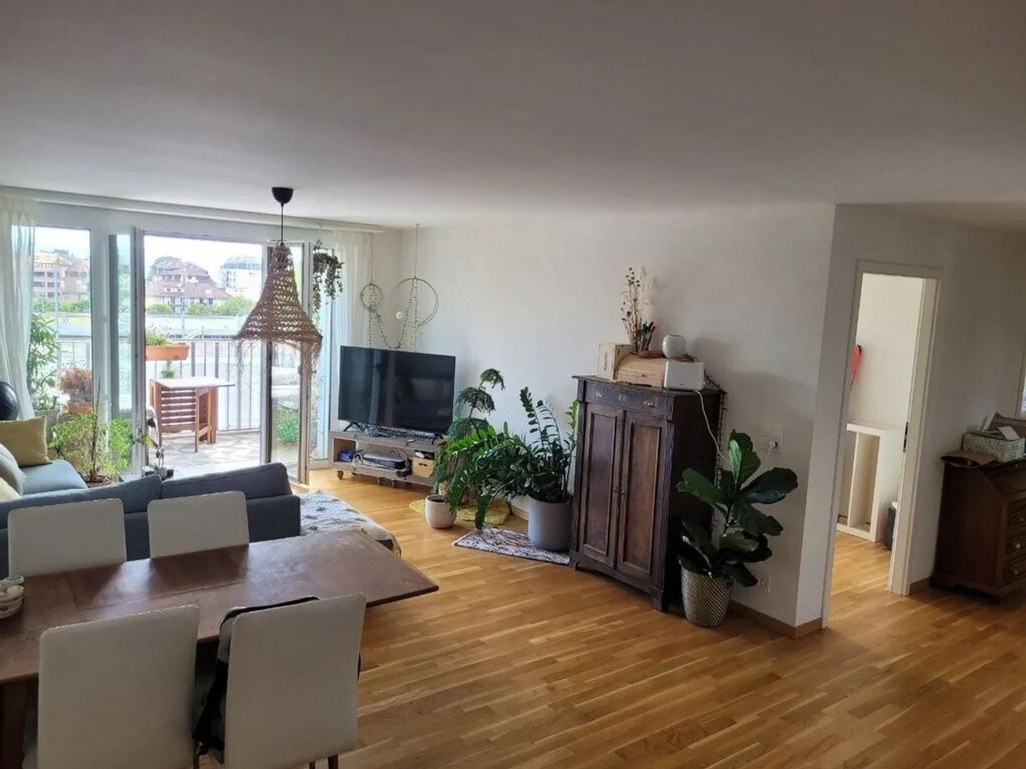 Moderne 4.5 pièces dans la résidence Sébeillon - Photo 2 sur 9