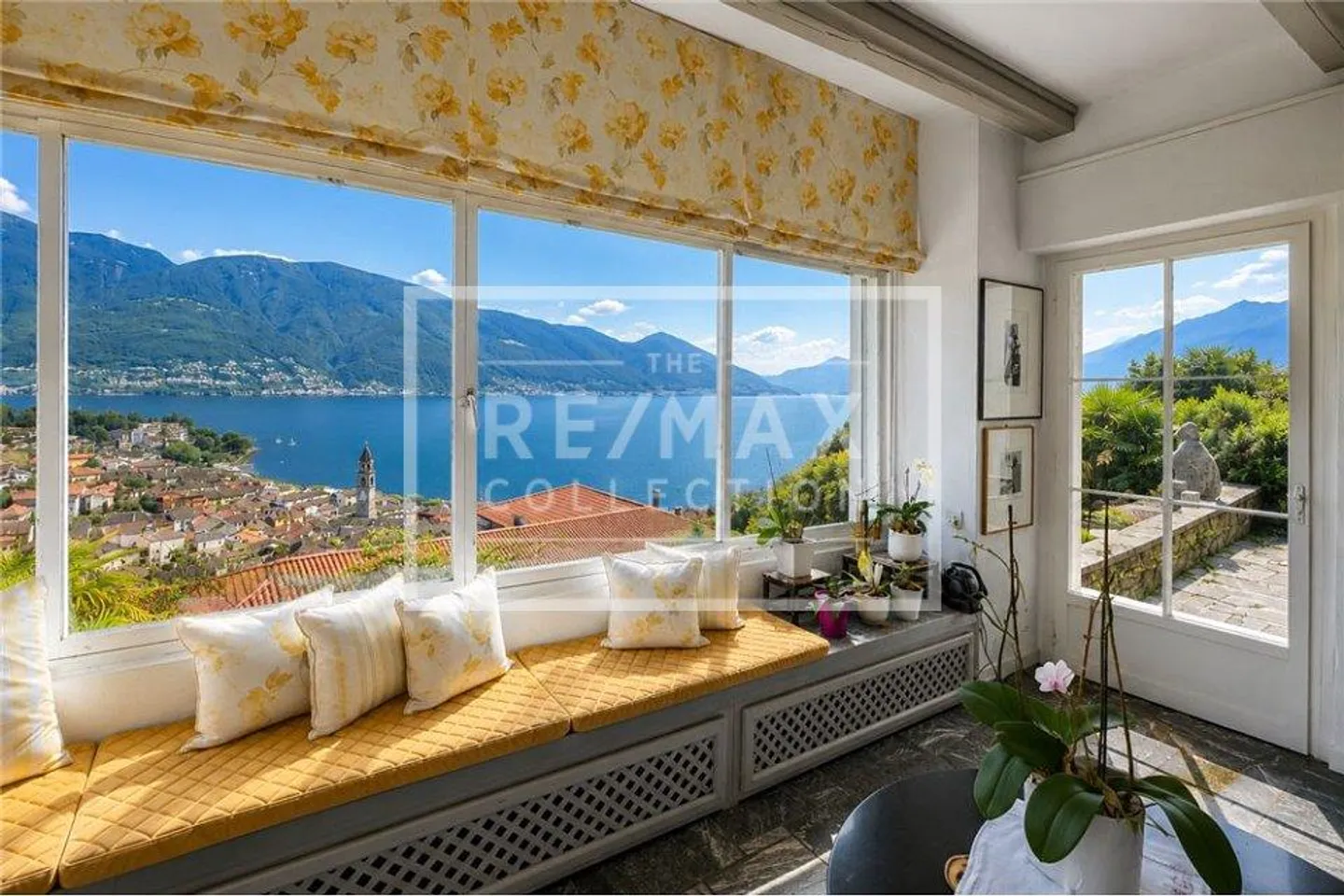 Villa in a privileged position in Ascona with lake view - Photo 1 of 9