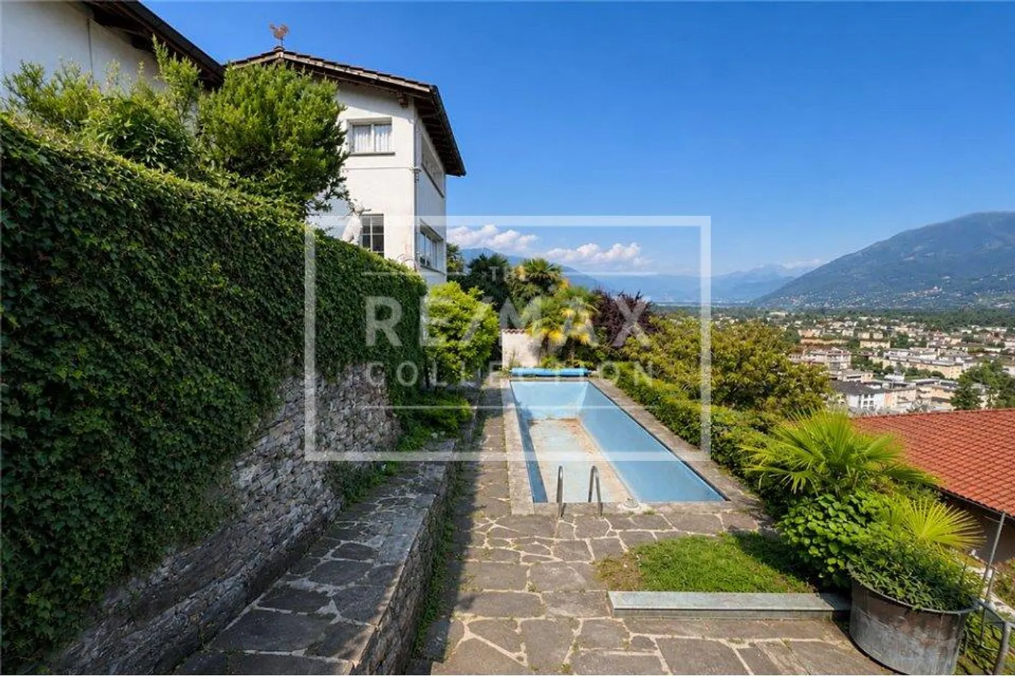Villa in a privileged position in Ascona with lake view - Photo 7 of 9