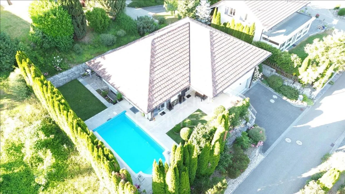 Vivere esclusivo con paradiso della piscina - Foto 12 di 13