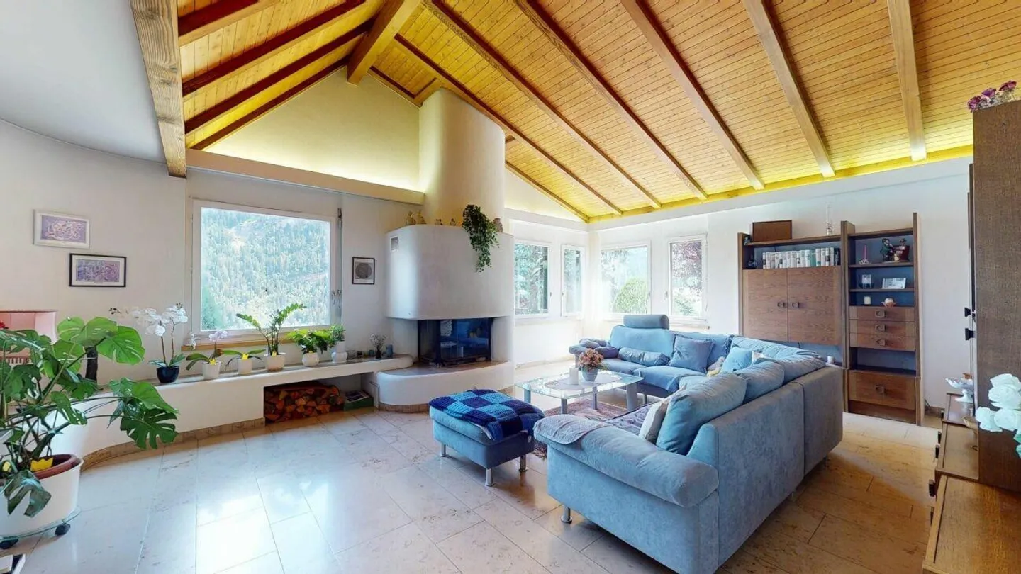 Grosszügiges 6.5-Zimmer Einfamilienhaus mit grosszügigem Garten am Heinzenberg - Foto 2 von 19
