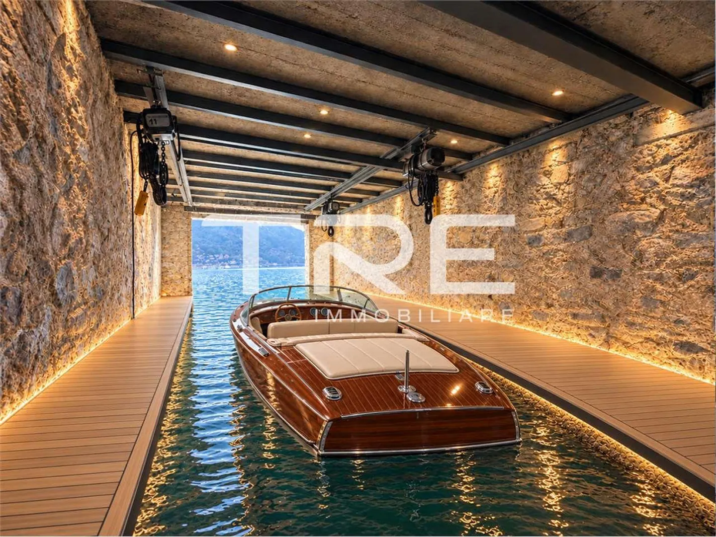 New VILLA FACING THE LAKE with TWO private DOCKS - Photo 3 of 13