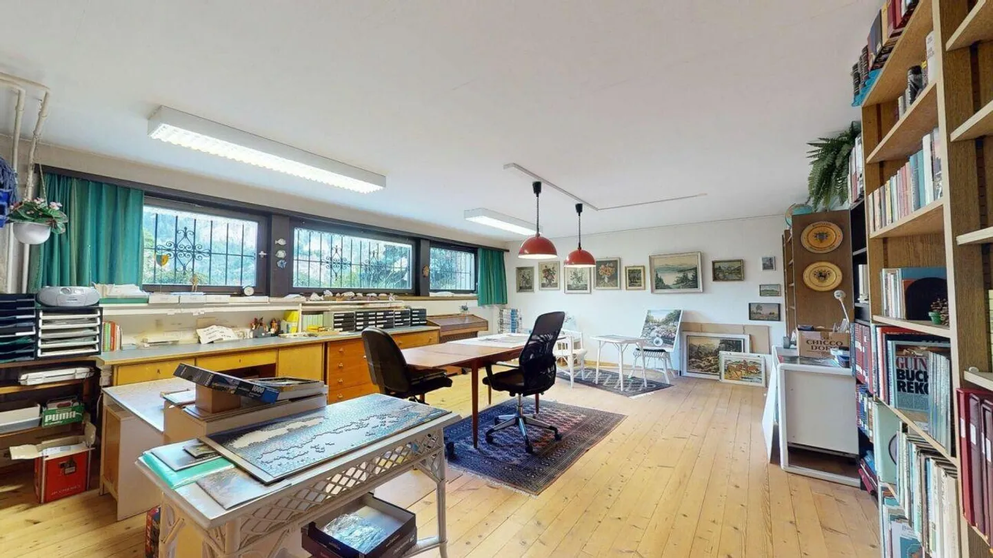 Grosszügiges 6.5-Zimmer Einfamilienhaus mit grosszügigem Garten am Heinzenberg - Foto 10 von 19
