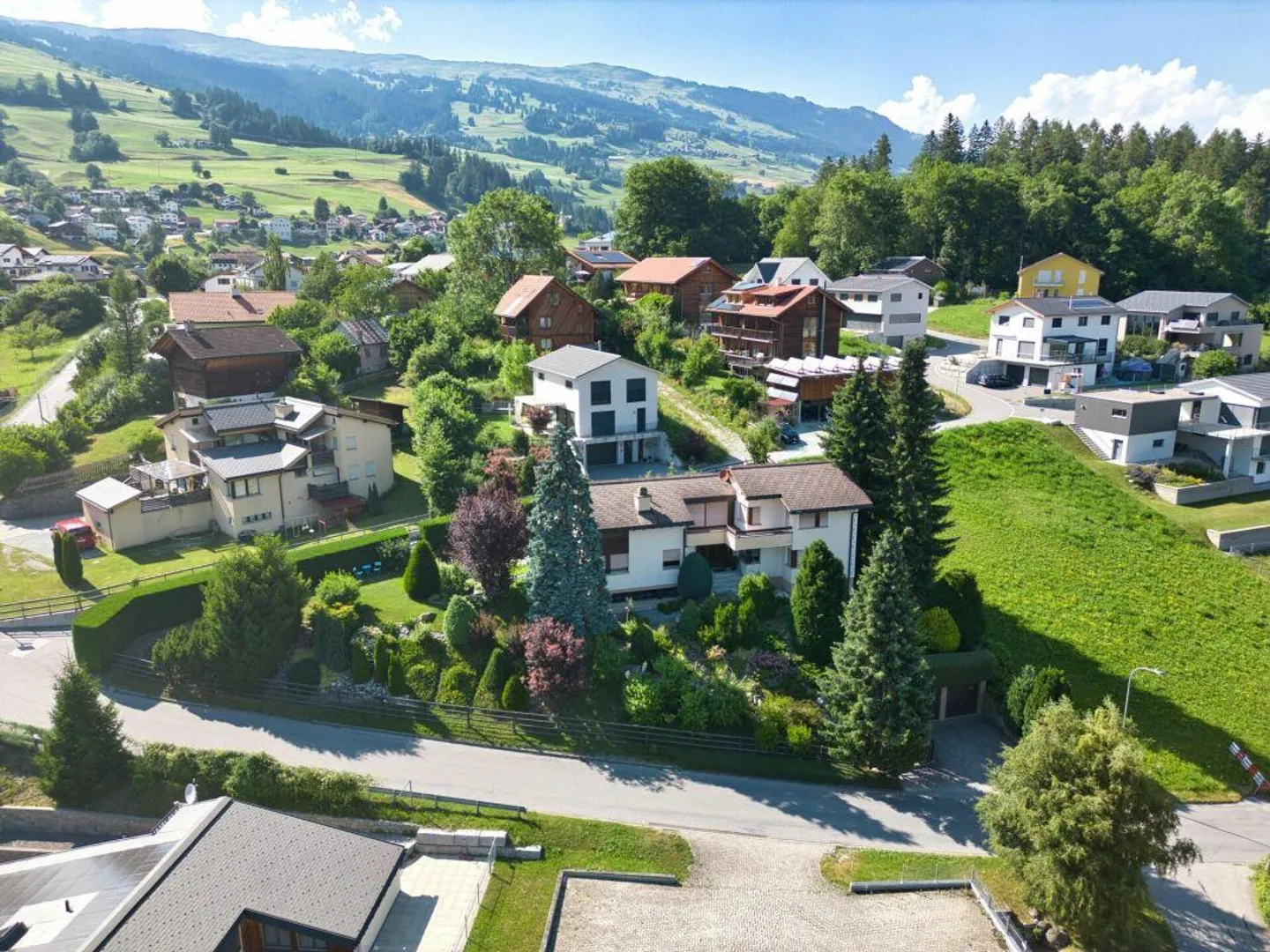 Grosszügiges 6.5-Zimmer Einfamilienhaus mit grosszügigem Garten am Heinzenberg - Foto 11 von 19