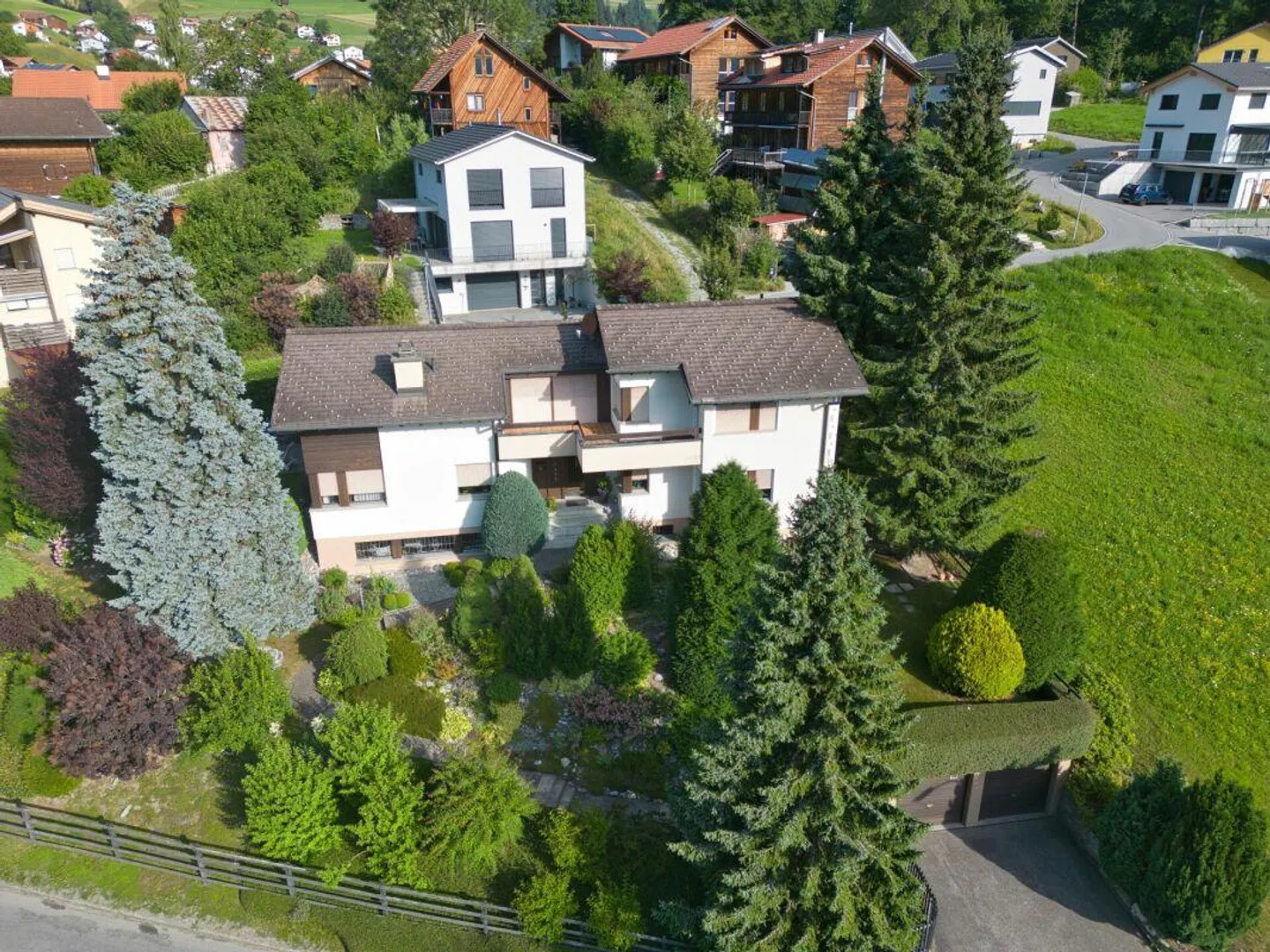 Grosszügiges 6.5-Zimmer Einfamilienhaus mit grosszügigem Garten am Heinzenberg - Foto 12 von 19