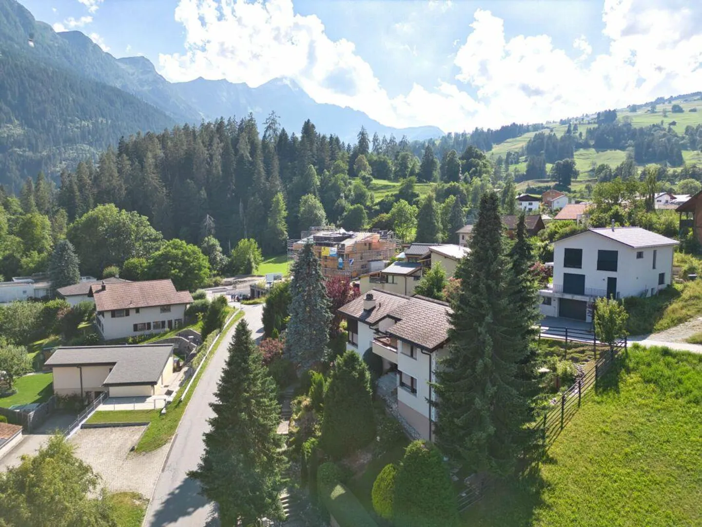 Grosszügiges 6.5-Zimmer Einfamilienhaus mit grosszügigem Garten am Heinzenberg - Foto 13 von 19