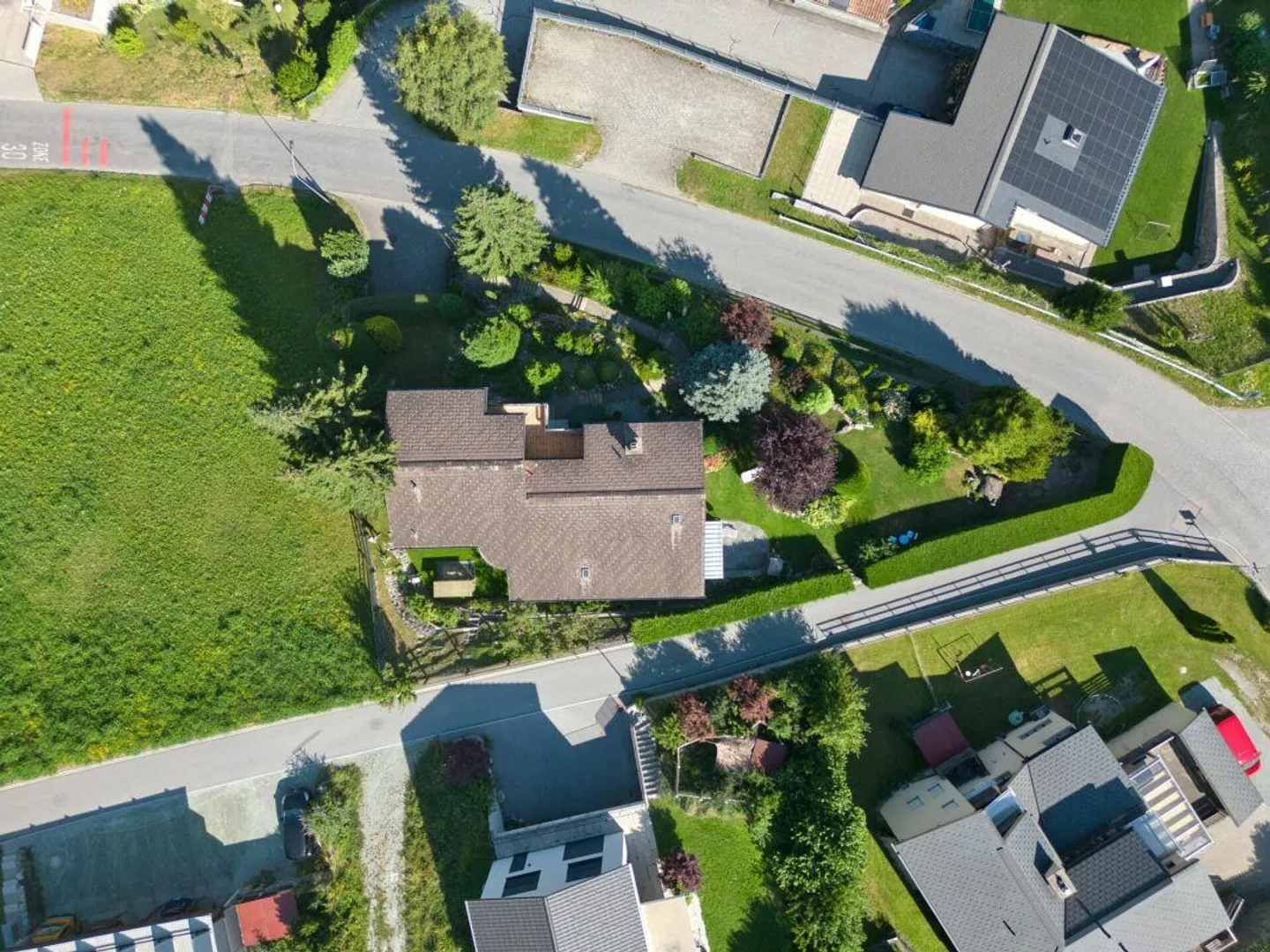 Grosszügiges 6.5-Zimmer Einfamilienhaus mit grosszügigem Garten am Heinzenberg - Foto 14 von 19