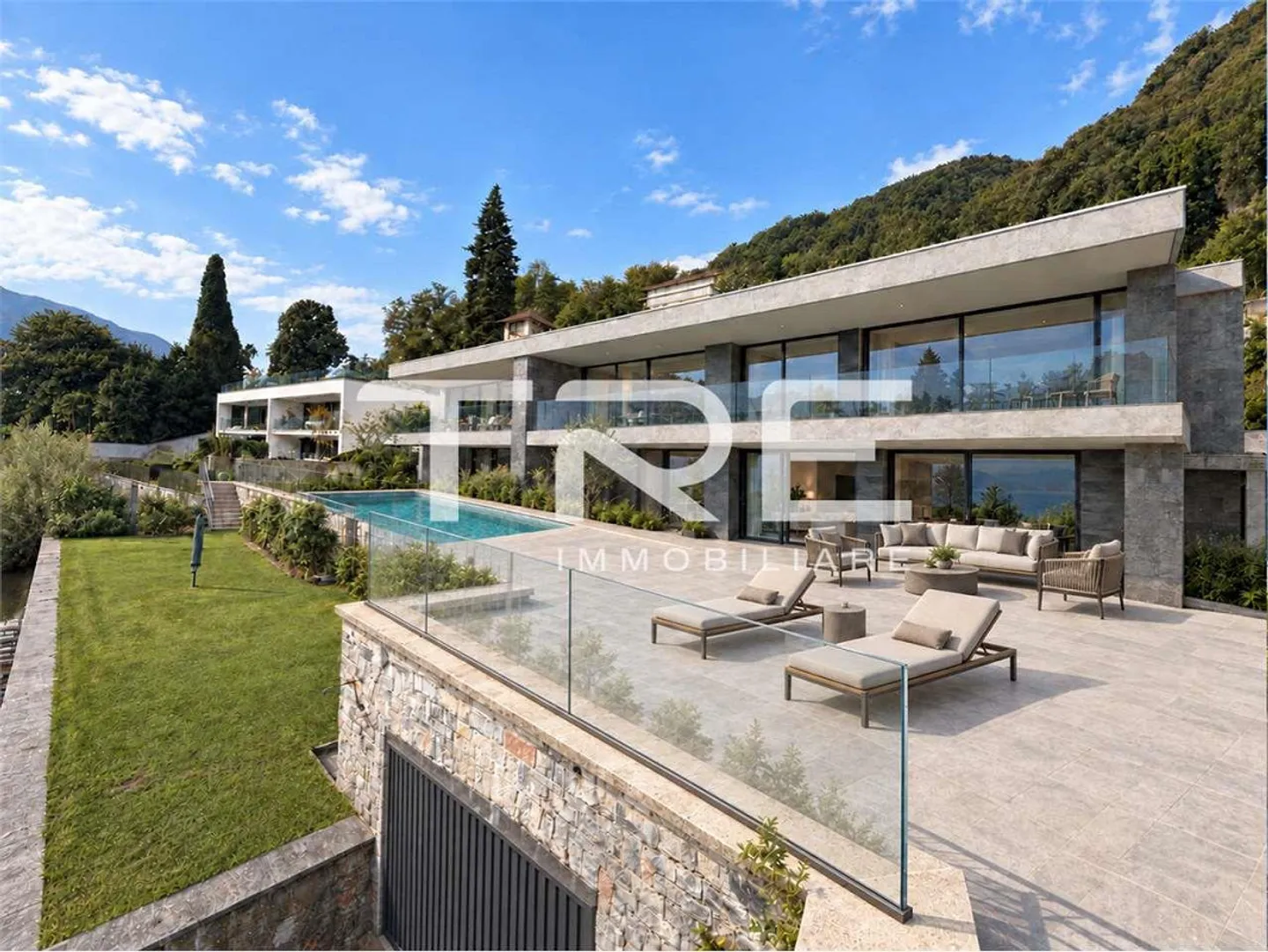 New VILLA FACING THE LAKE with TWO private DOCKS - Photo 2 of 13