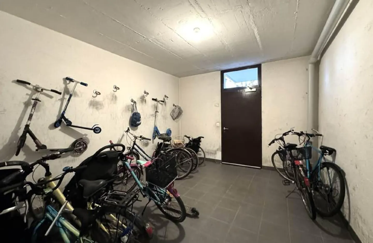 111m² 4.5-room family apartment: 2 balconies, 2 bathrooms, lift, underground garage - Photo 24 of 29