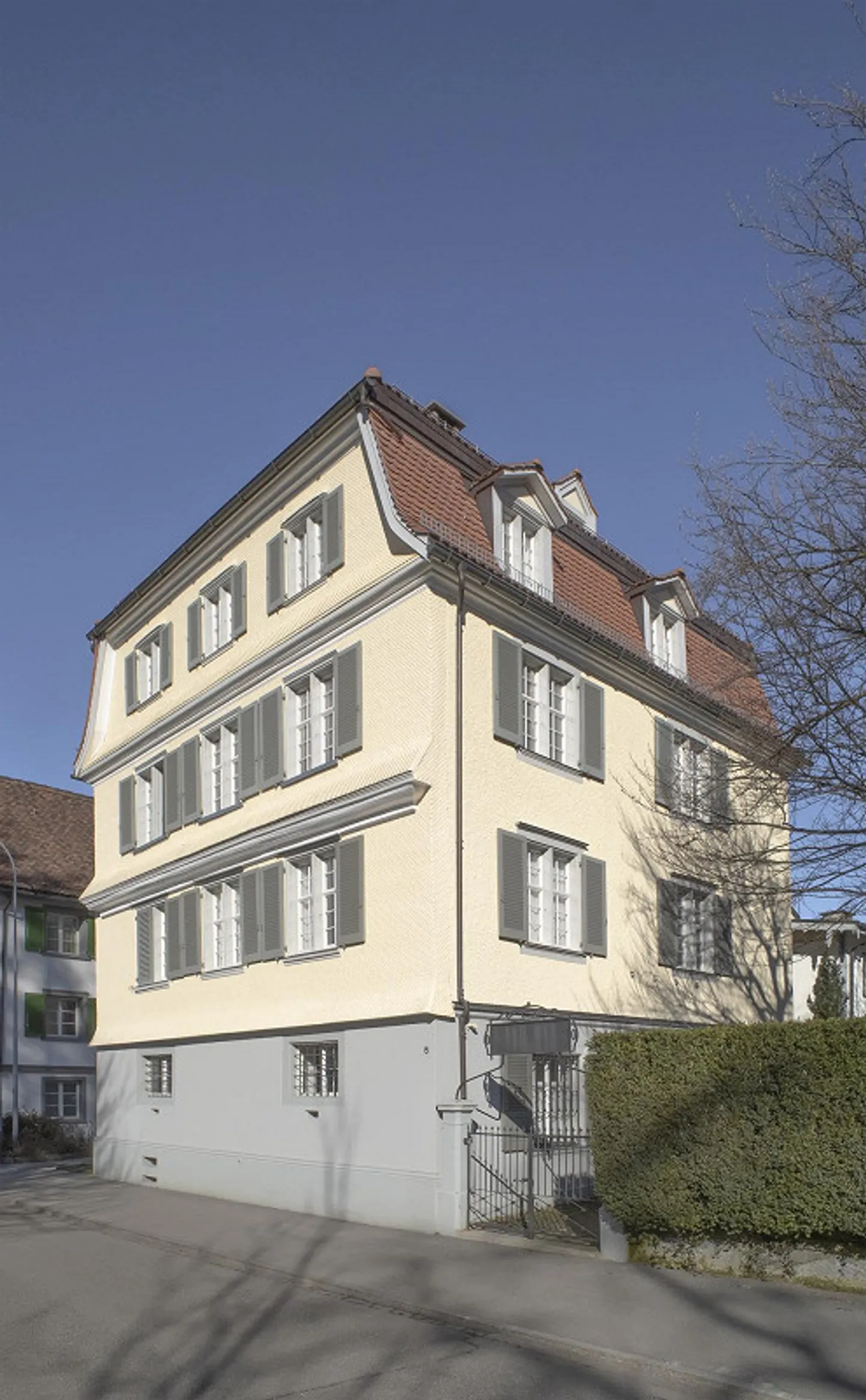 Appartement historique de 4 pièces avec balcon dans un bâtiment baroque - Photo 1 sur 17