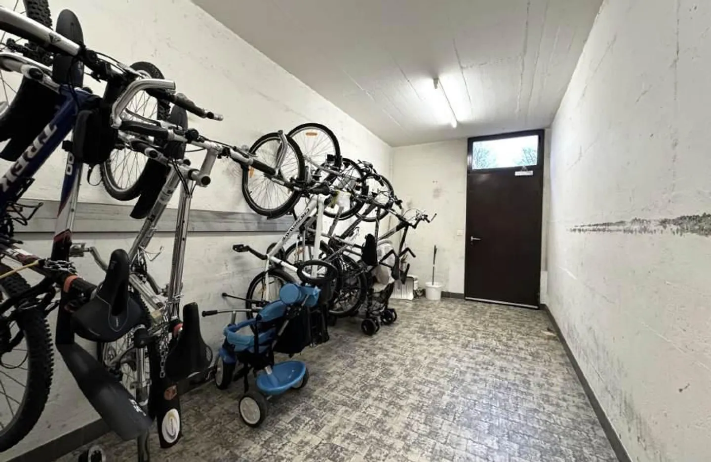 111m² 4.5-room family apartment: 2 balconies, 2 bathrooms, lift, underground garage - Photo 26 of 29