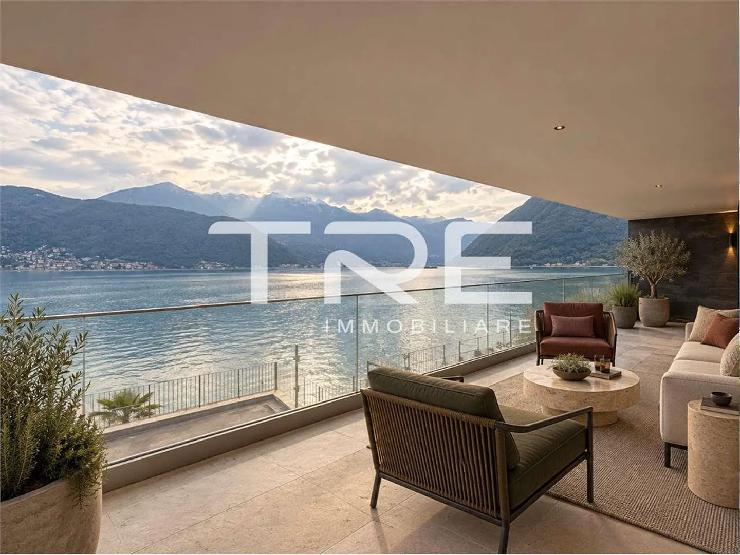 New VILLA FACING THE LAKE with TWO private DOCKS - Photo 12 of 13