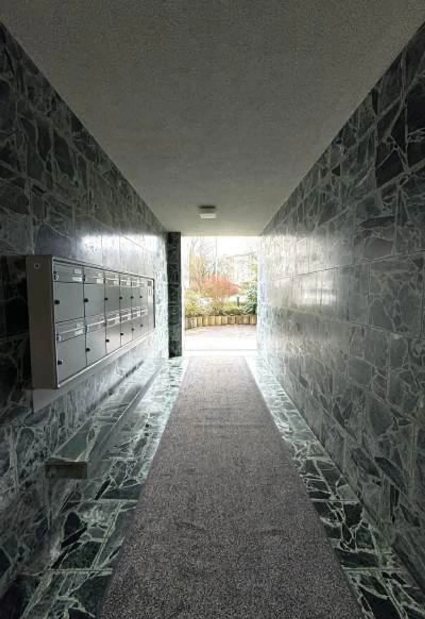 111m² 4.5-room family apartment: 2 balconies, 2 bathrooms, lift, underground garage - Photo 28 of 29