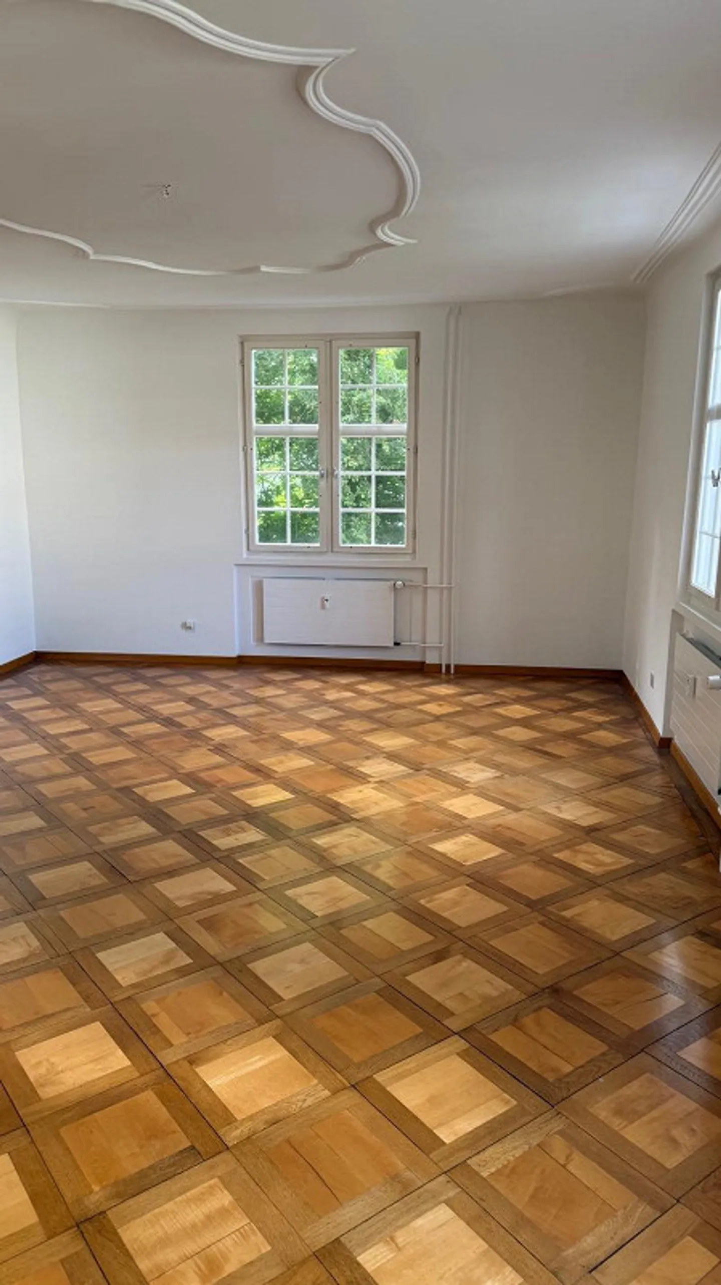 Appartement historique de 4 pièces avec balcon dans un bâtiment baroque - Photo 4 sur 17