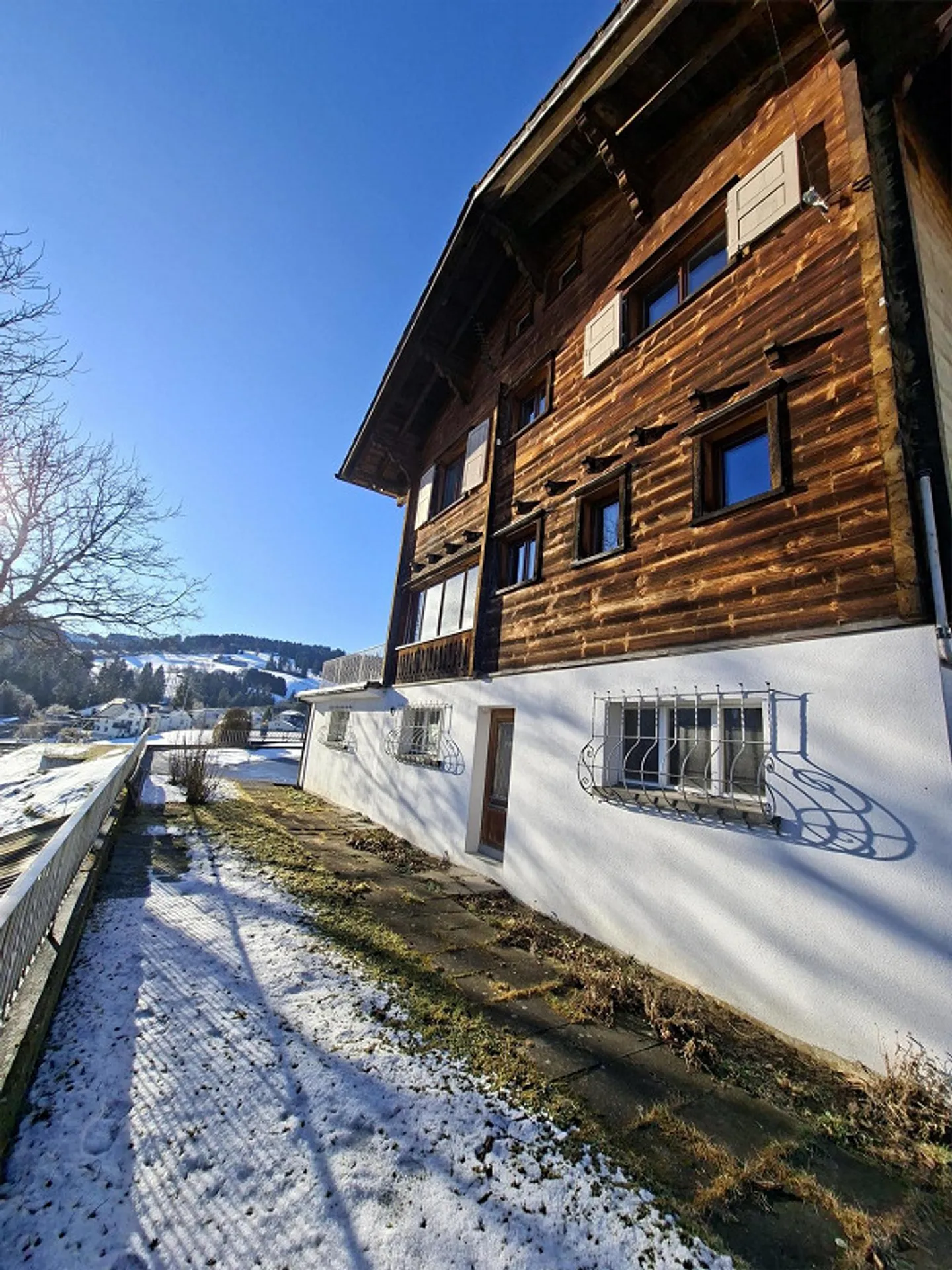 Maison individuelle avec beaucoup d'espace extérieur - Photo 3 sur 30