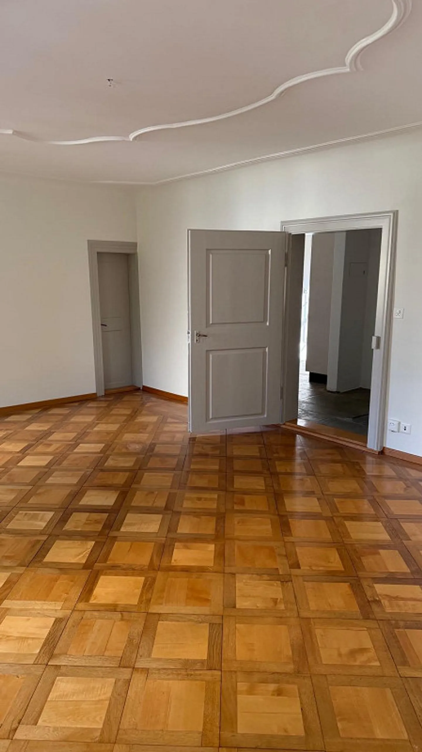 Appartement historique de 4 pièces avec balcon dans un bâtiment baroque - Photo 5 sur 17