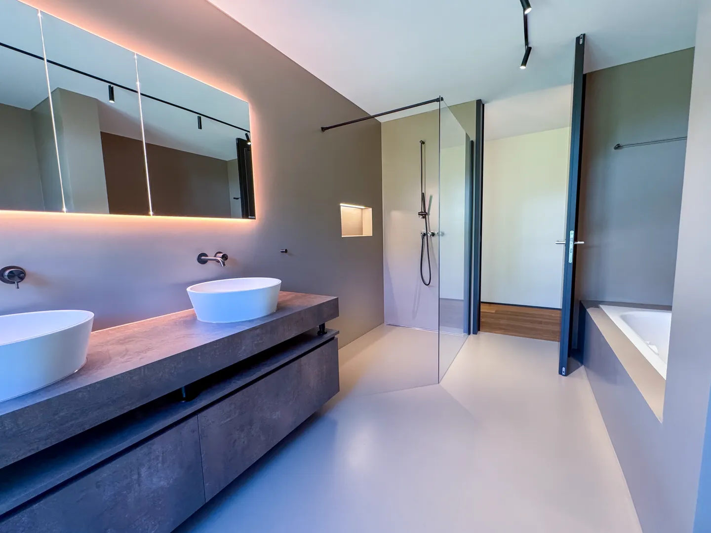 Villa di Lusso con Vista Alpina - Foto 9 di 17