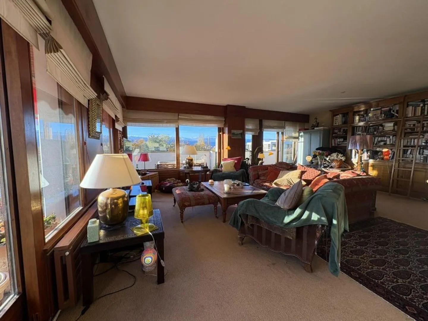 Rare in Cologny: 5 rooms with panoramic view - Photo 1 of 12